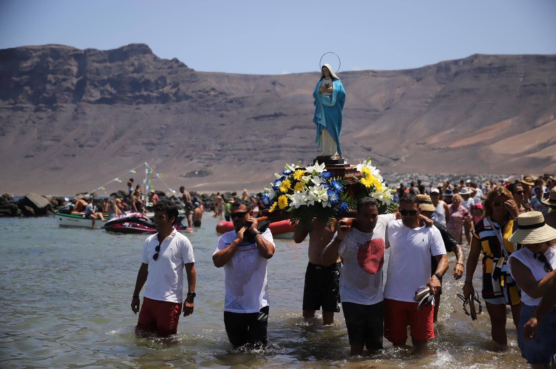 Procesión y verbena del agua en Famara