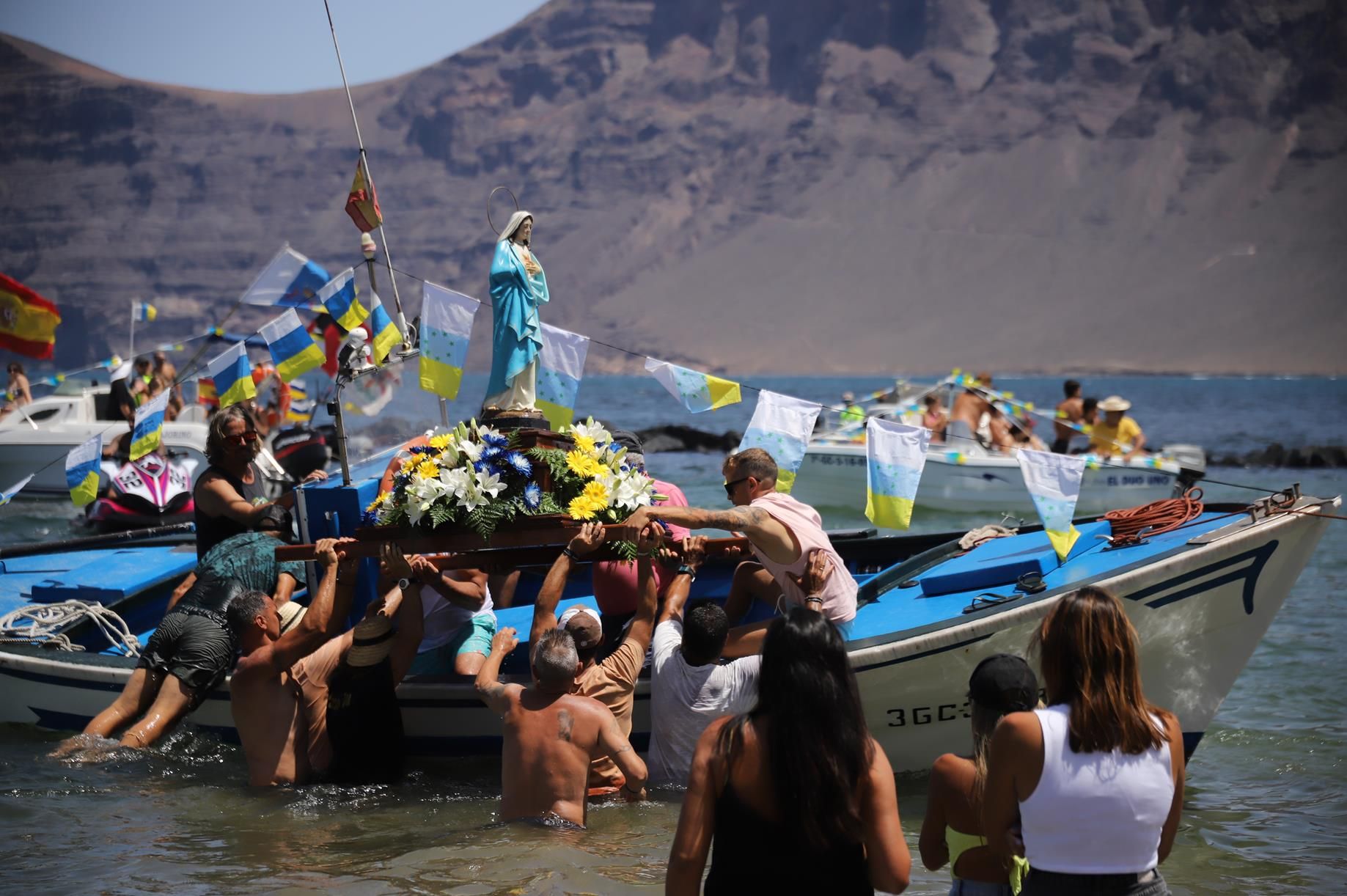 Procesión y verbena del agua en Famara