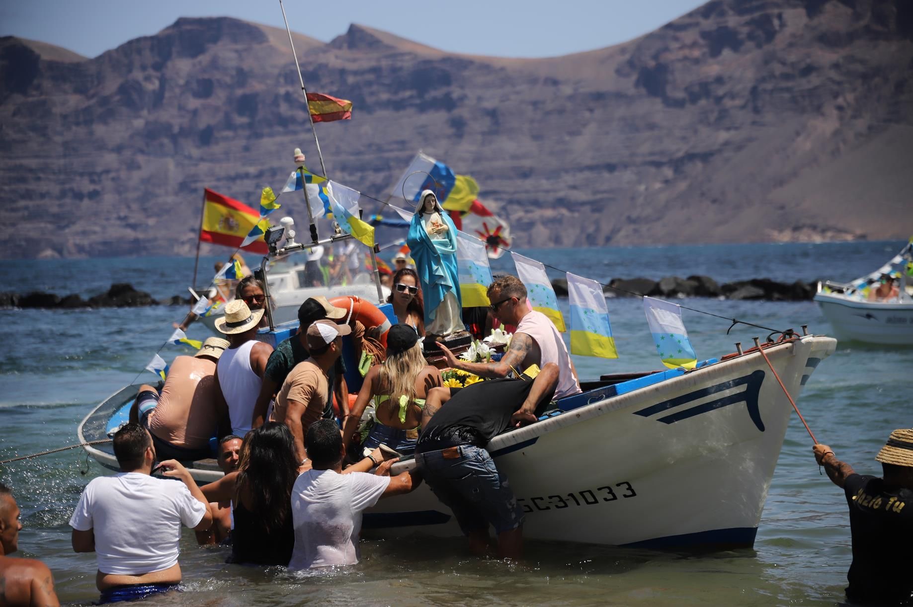 Procesión y verbena del agua en Famara