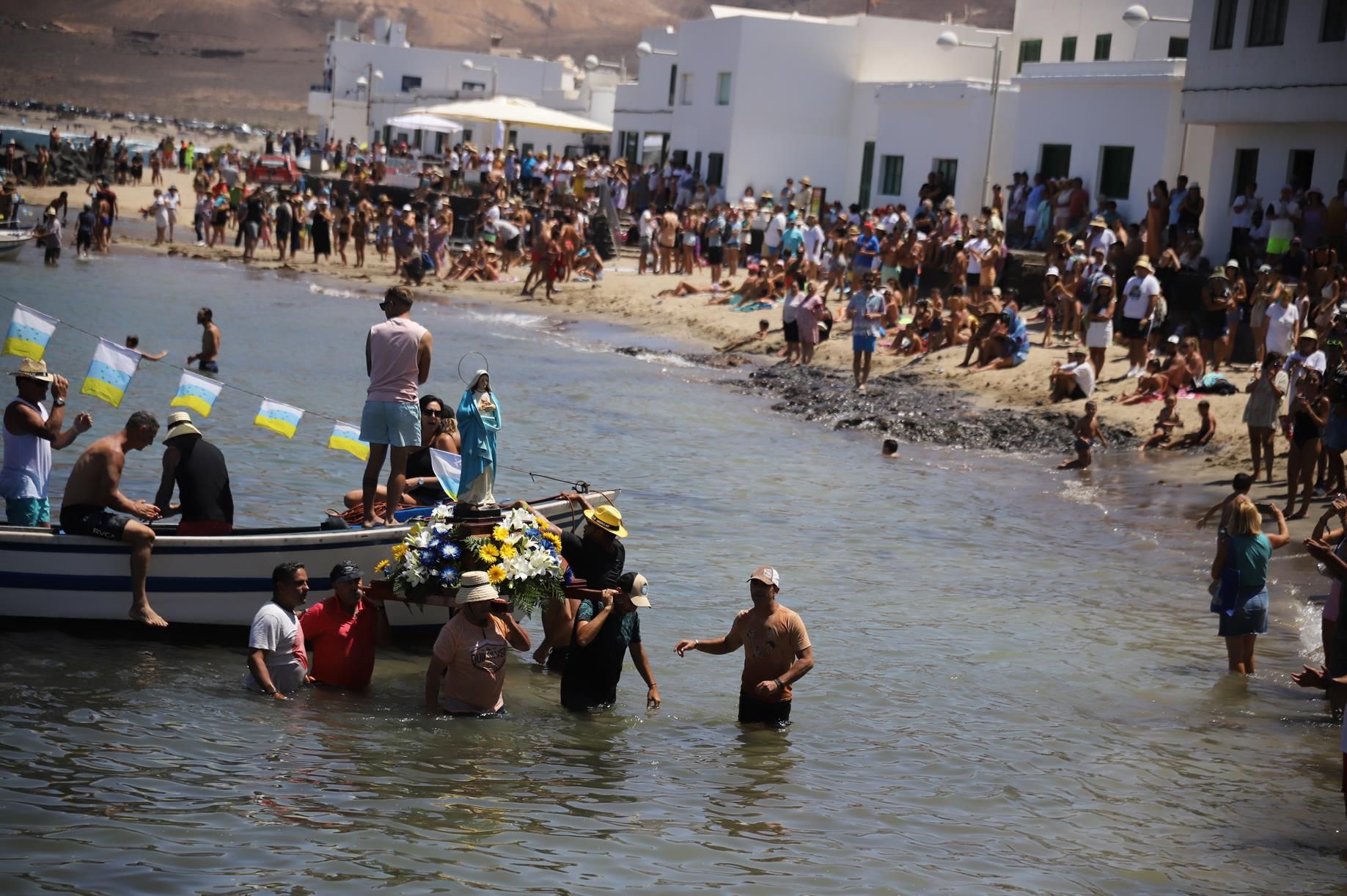 Procesión y verbena del agua en Famara