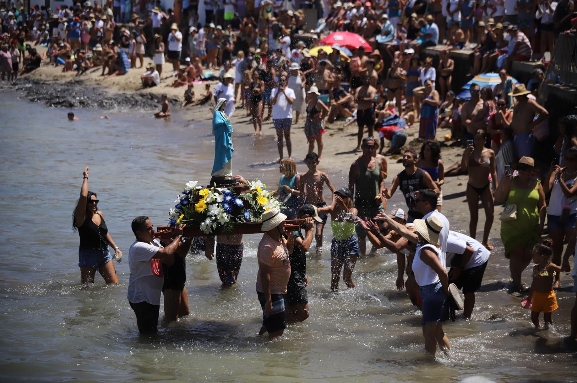 Procesión y verbena del agua en Famara