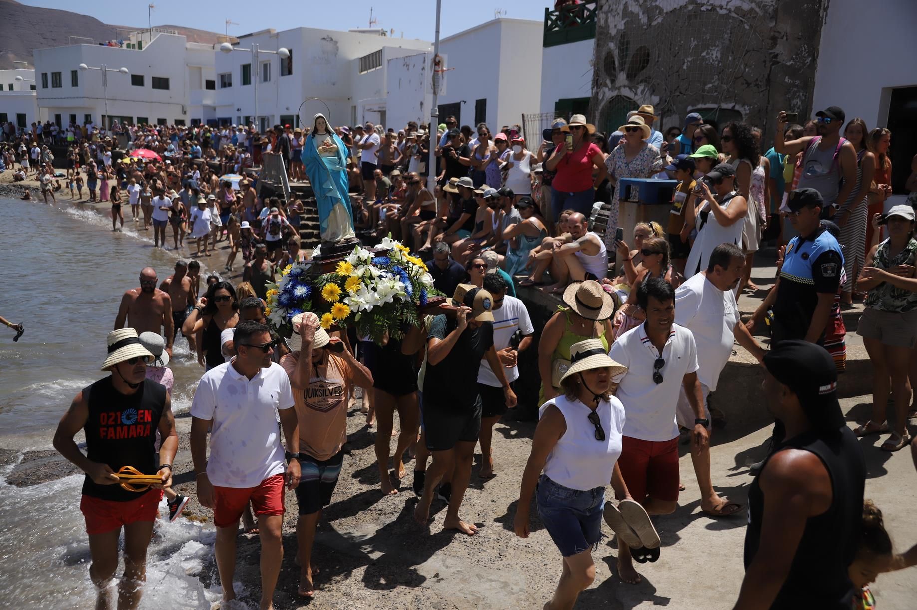Procesión y verbena del agua en Famara