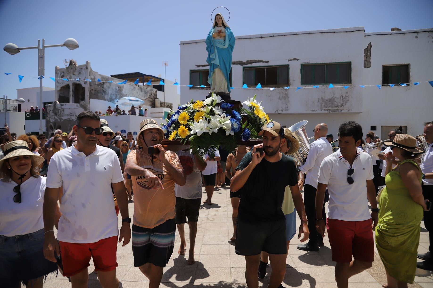 Procesión y verbena del agua en Famara