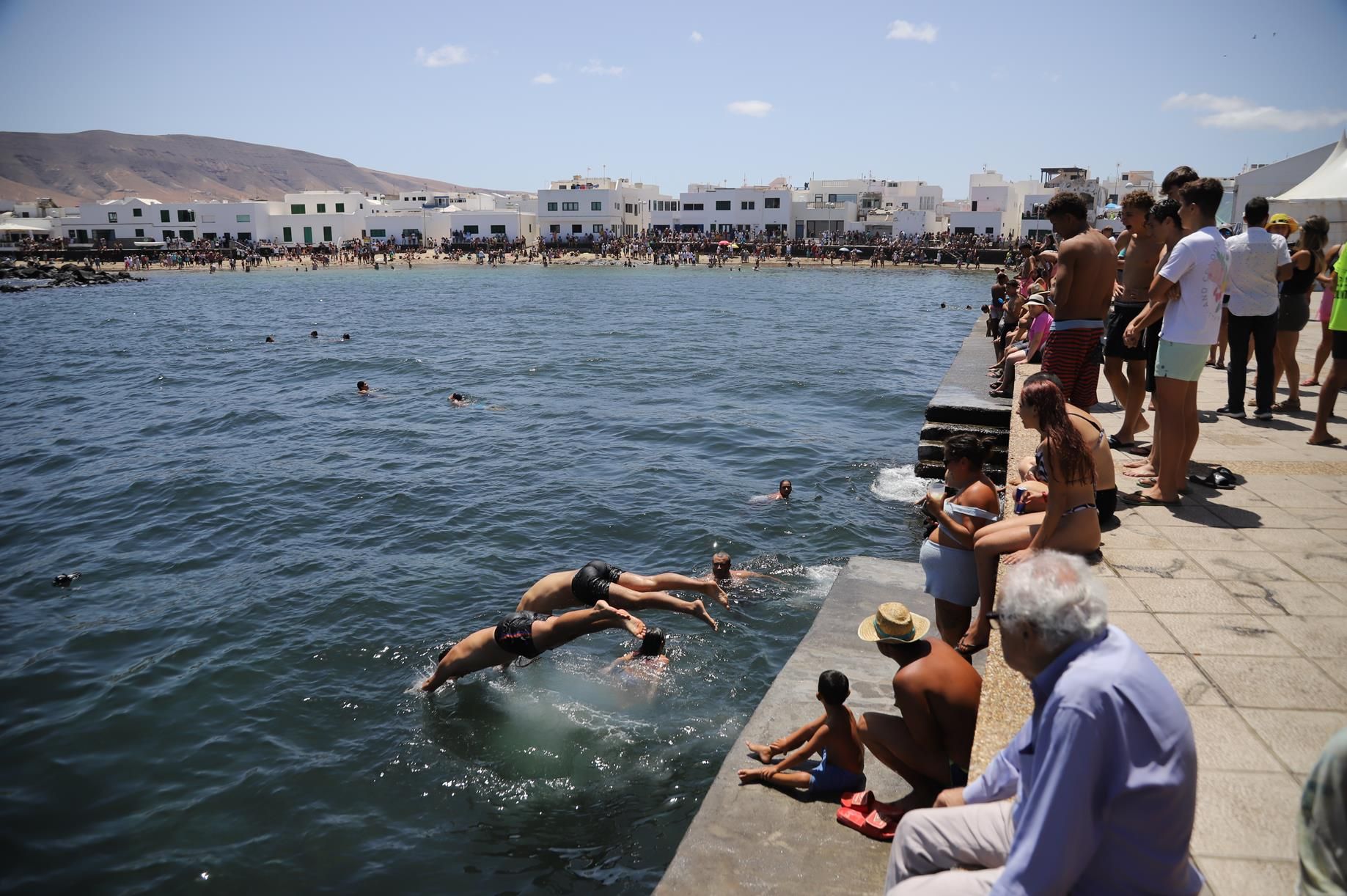 Procesión y verbena del agua en Famara