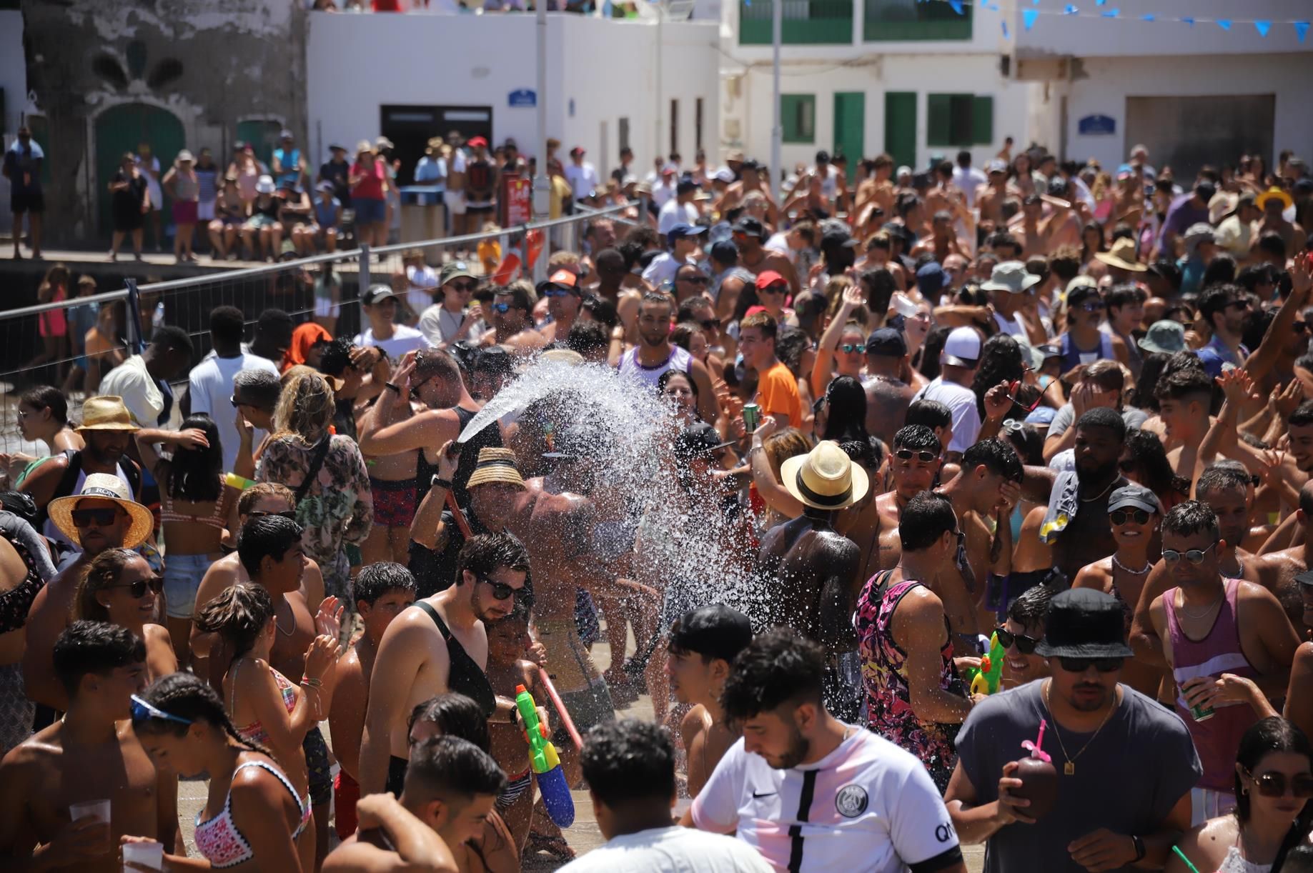 Procesión y verbena del agua en Famara