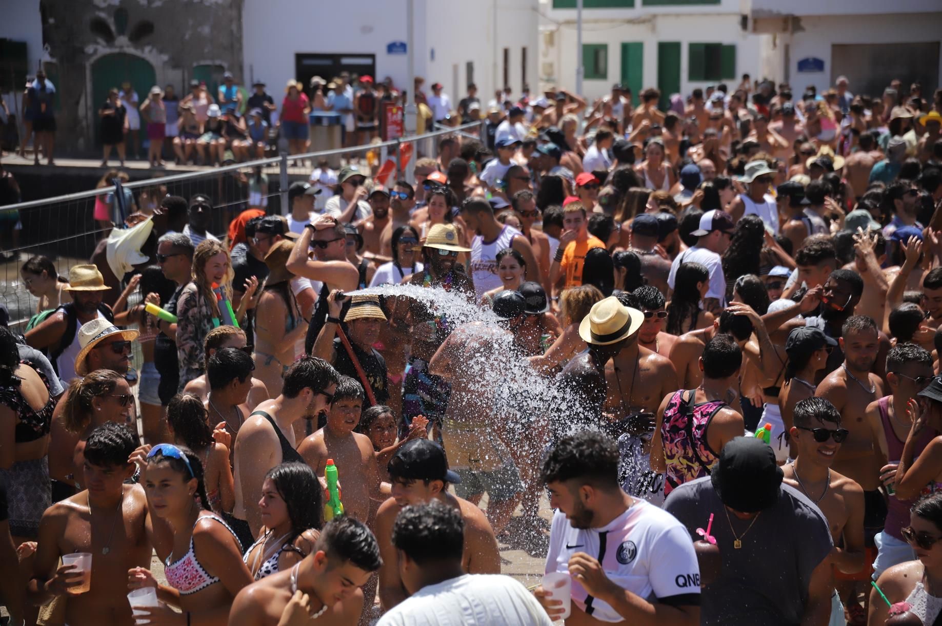 Procesión y verbena del agua en Famara