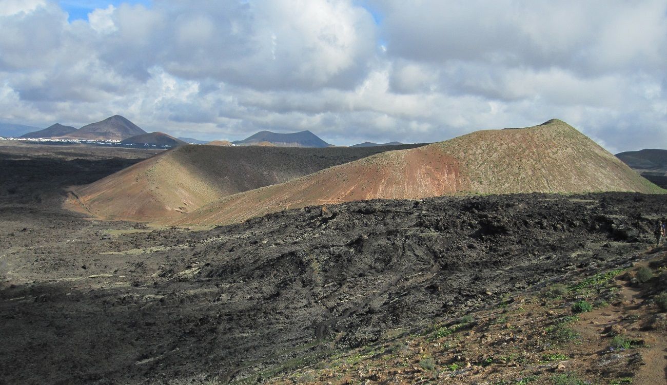 Caldera Blanca volcano