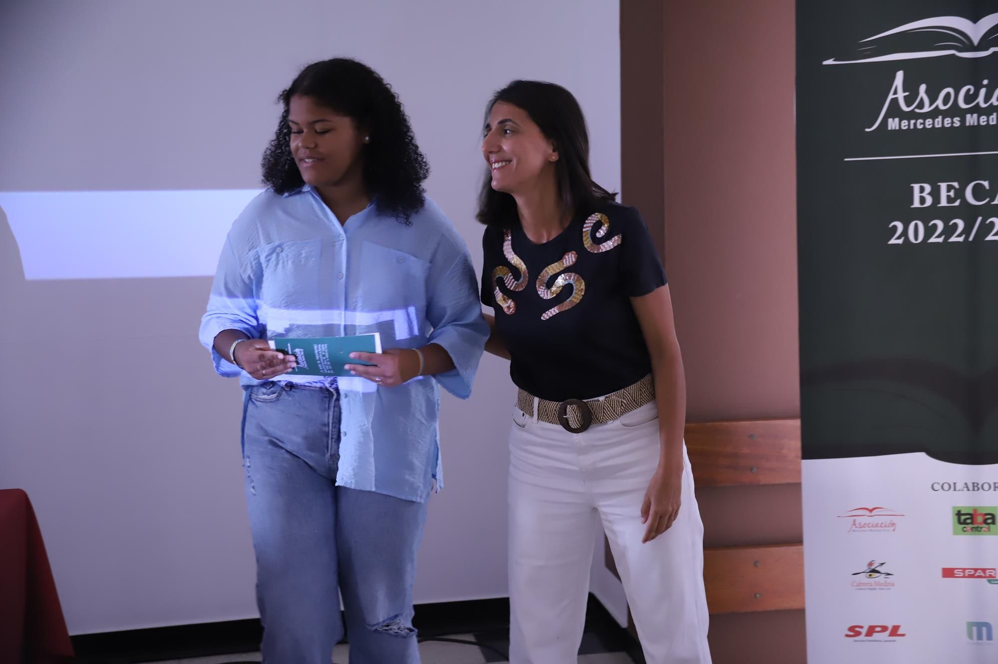Entrega de becas de la Asociación Mercedes Medina Entrega de becas de la Asociación Mercedes Medina