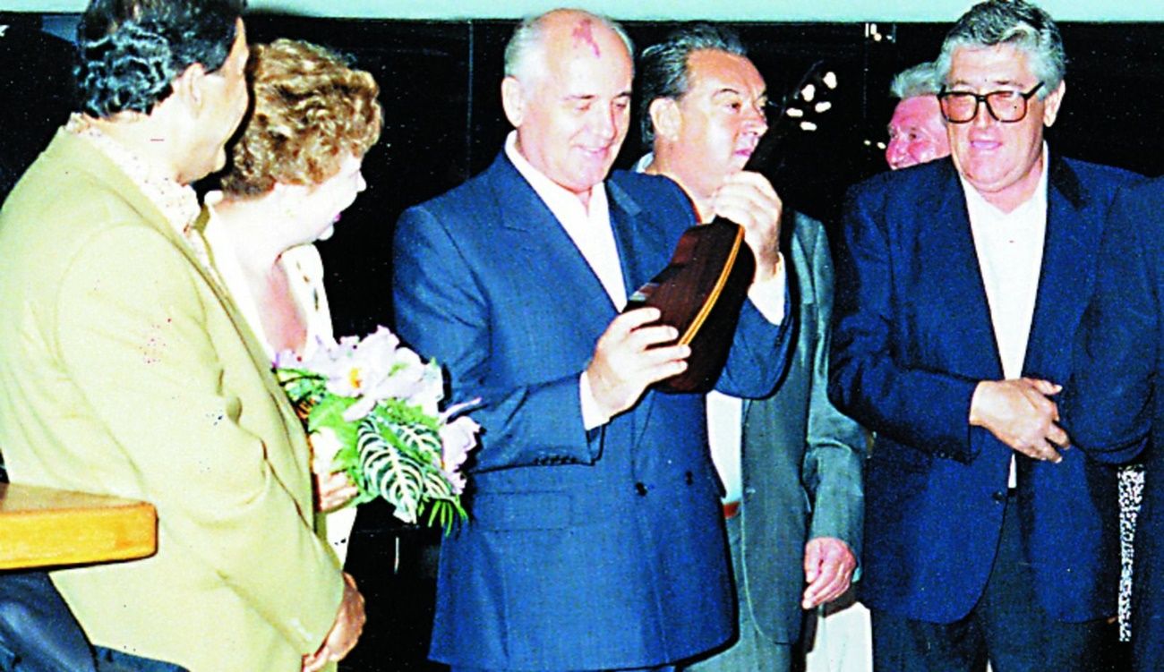 Mijail Gorbachov junto a Agustín Torres | Foto: Óscar Jiménez / La Provincia