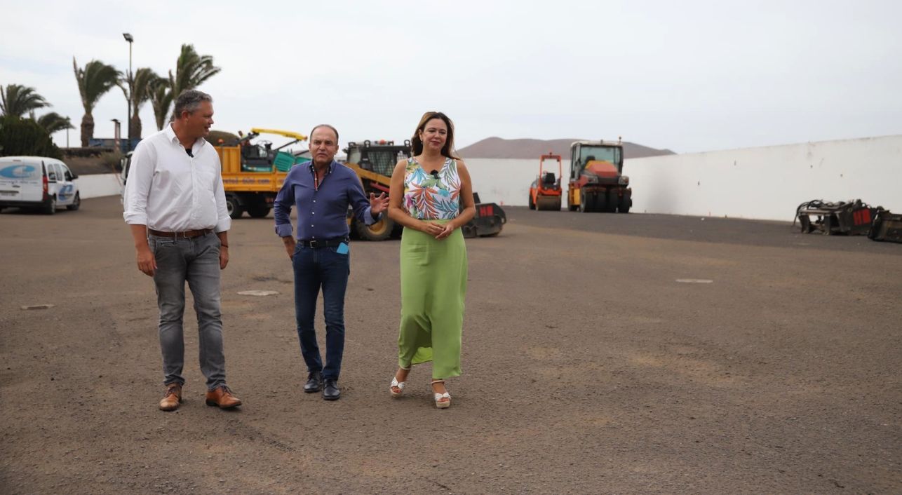 Visita del asfaltado y pintura de la iglesia de Los Dolores 