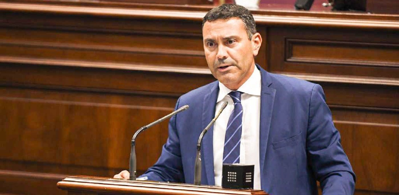 El diputado de CC Oswaldo Betancort, en el Parlamento de Canarias