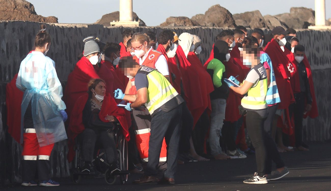 Los inmigrantes a su llegada en el Muelle Comercial | Foto: José Luis Carrasco 