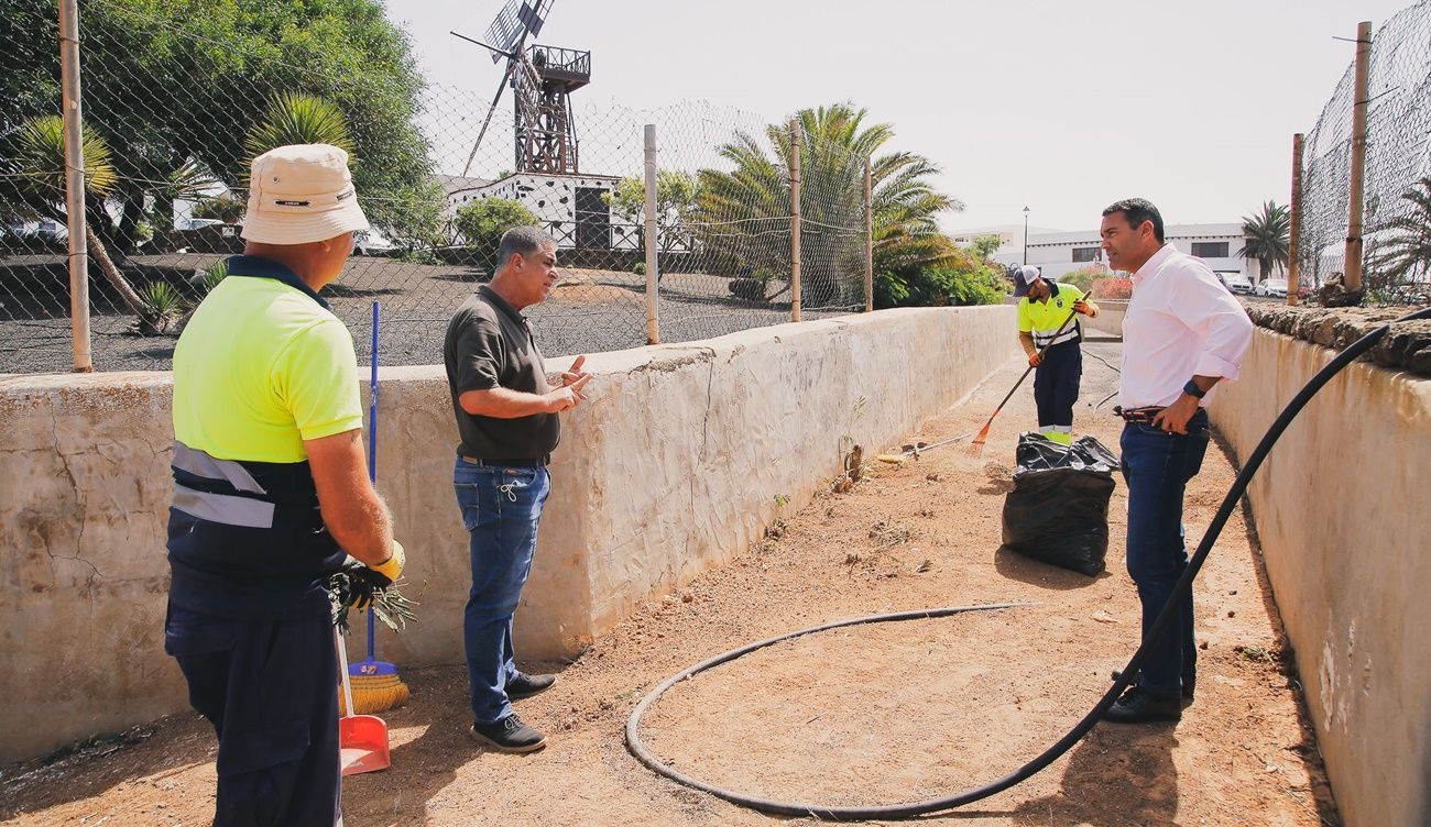 Limpieza de imbornales en Teguise