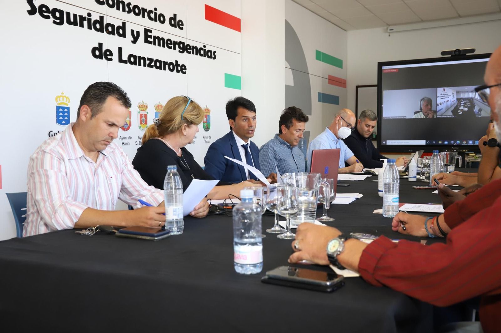 Reunión de miembros del Consorcio de Emergencias para regular el suministro del combustible