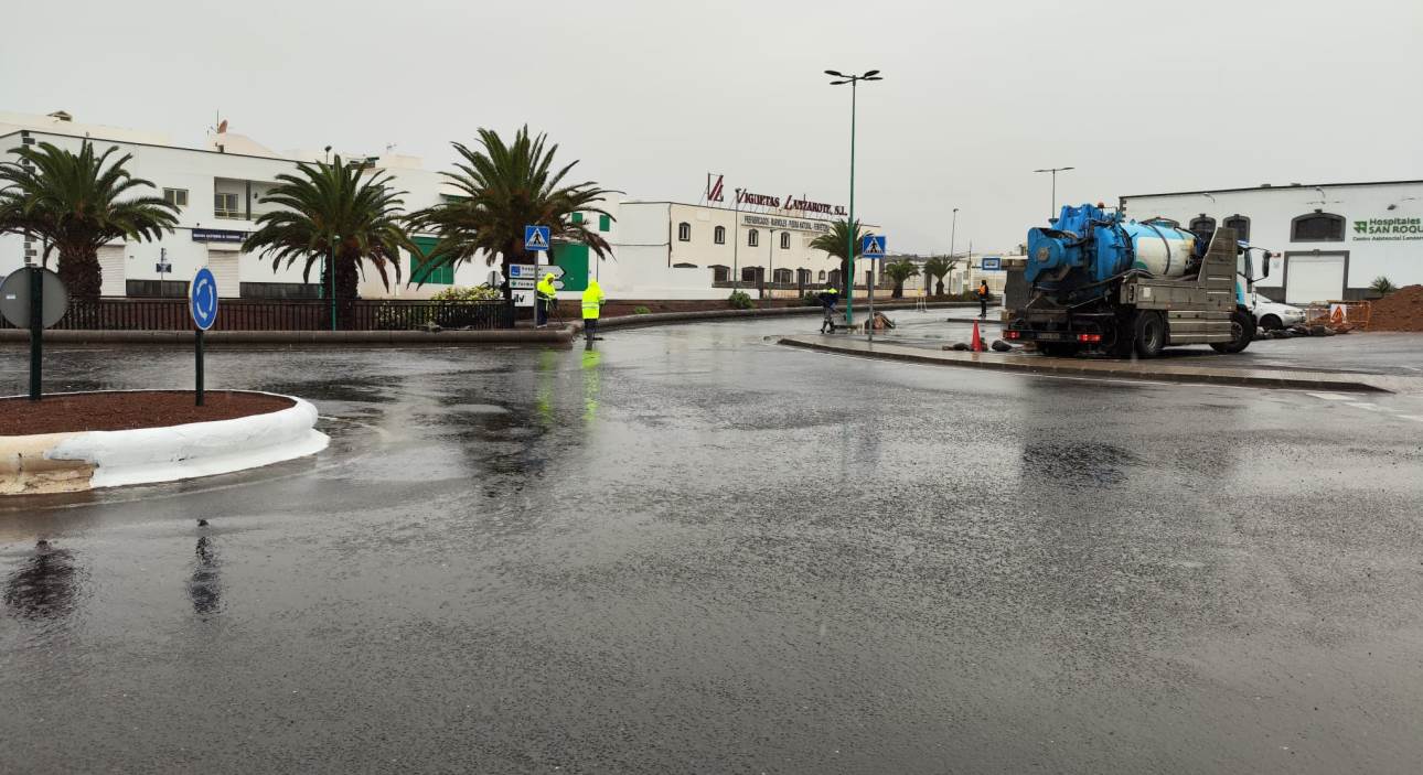 Cerrada la carretera de servicio de Arrecife a San Bartolomé