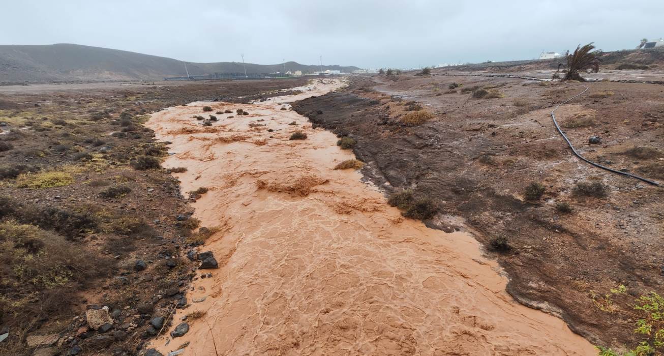 Agua corriendo por los barrancos en Lanzarote