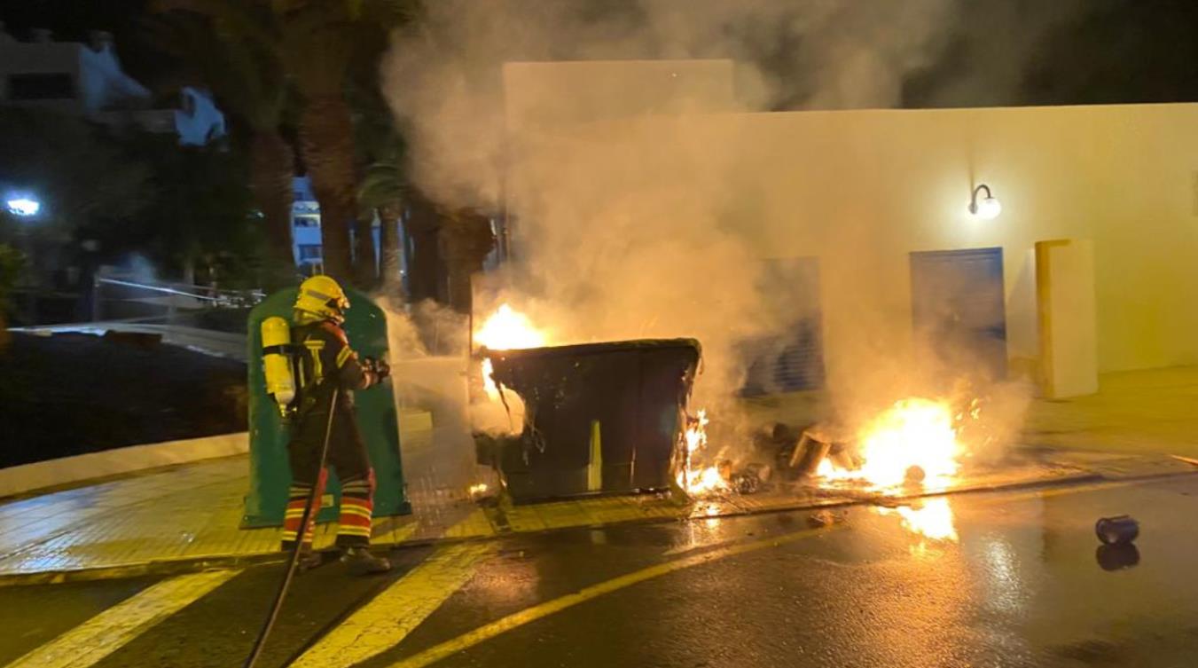 Actuación bomberos en Puerto del Carmen