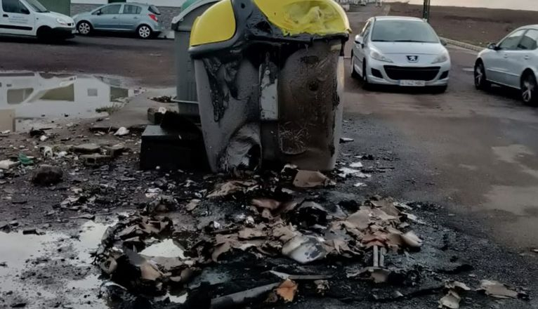 Contenedor quemado en Arrecife Contenedor quemado en Arrecife