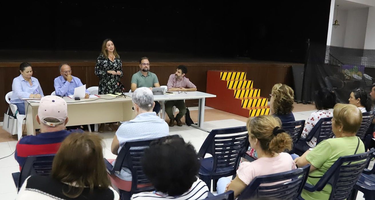 Reunión de vecinos de los propietarios de las viviendas de Valterra