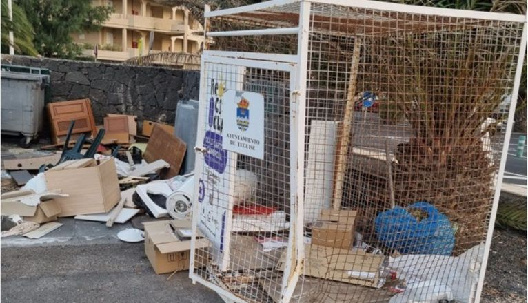 Acumulación de basura en Costa Teguise 