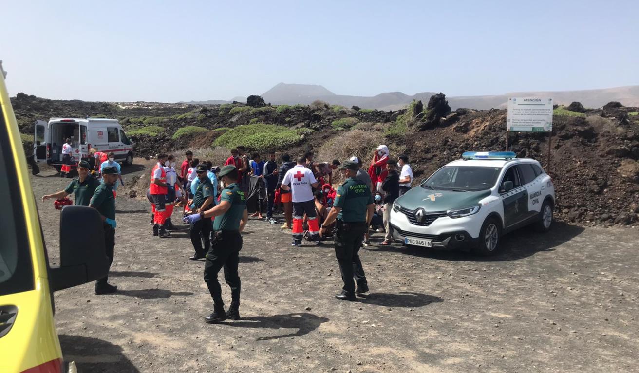 Atención sanitaria a los migrantes en Caletón Blanco. Fotos: José Luis Carrasco