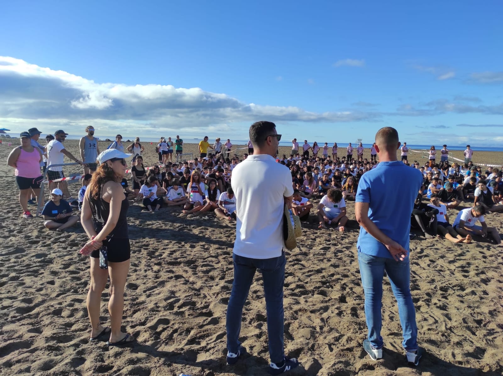 Asistentes en la Playa Grande de Puerto del Carmen