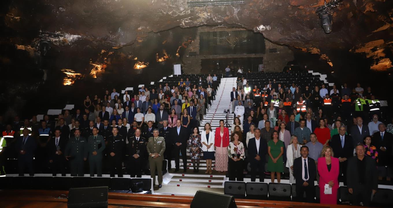 Reconocimiento institucional a la sociedad lanzaroteña 