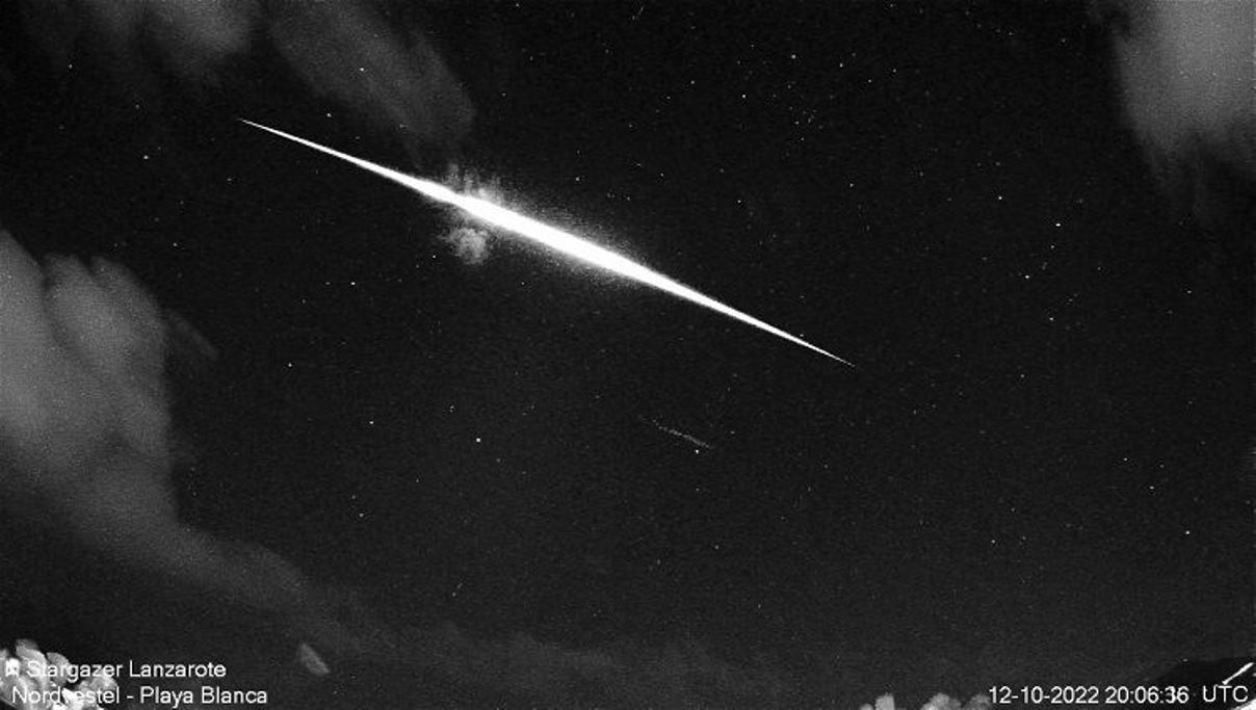 Bólido sobrevolando Lanzarote