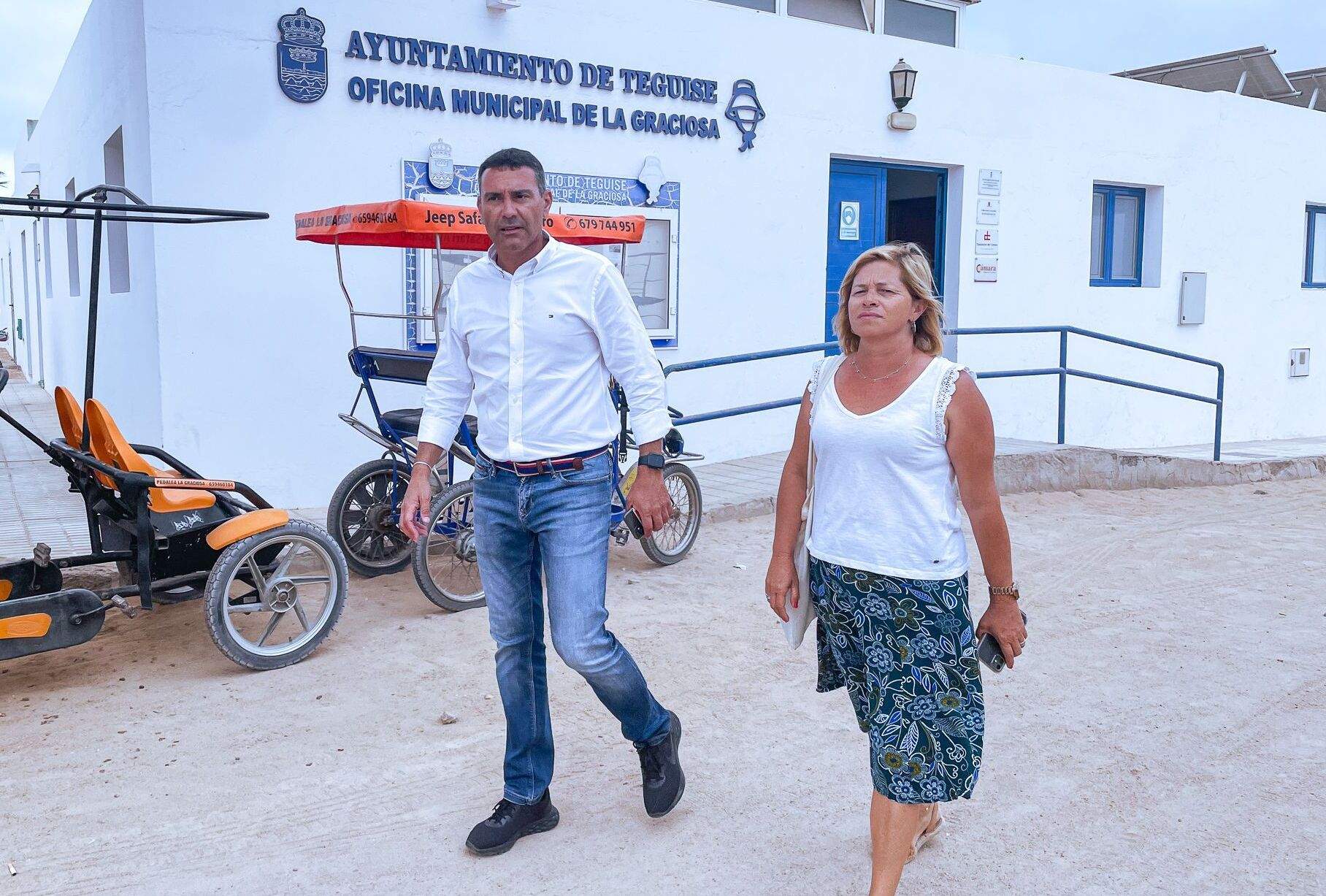 Oswaldo Betancort y Alicia Páez en La Graciosa