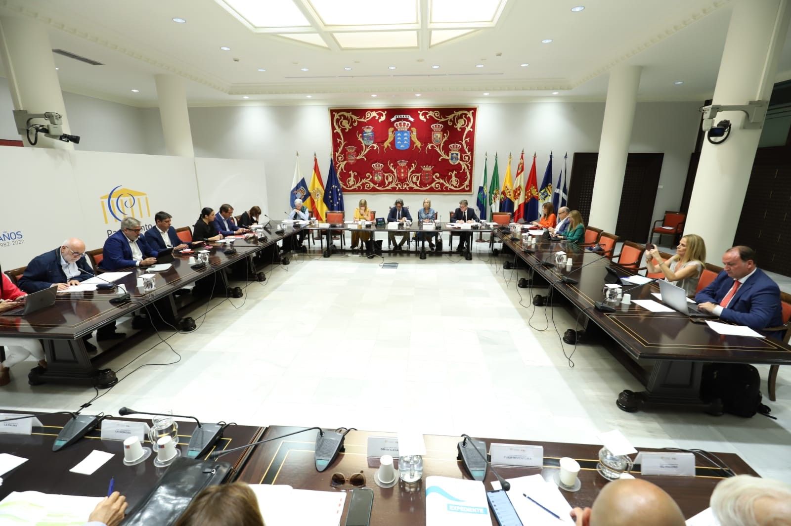Reunión de la Comisión de Cabildos en el Parlamento de Canarias