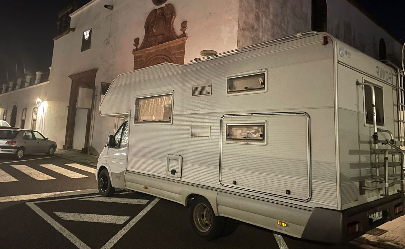 Caravana en el exterior del Convento de Santo Domingo