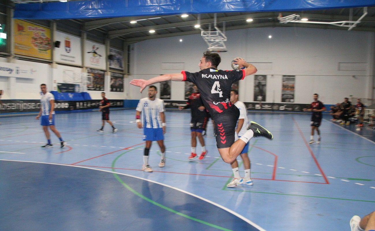 Lanzamiento de Rafa Robayna desde el extremo izquierdo