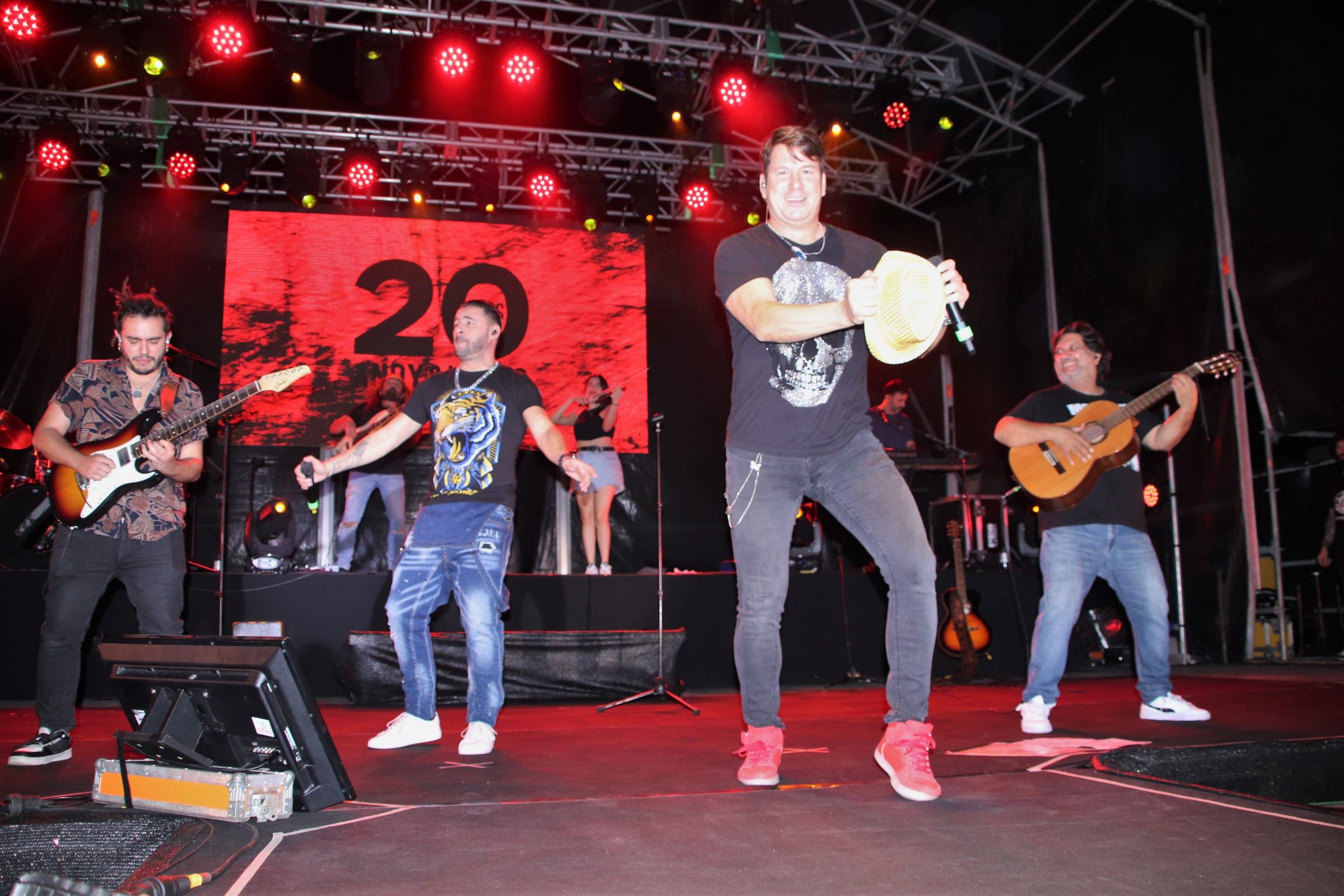 Actuación de Andy y Lucas en Playa Blanca celebrado el pasado jueves Actuación de Andy y Lucas en Playa Blanca celebrado el pasado jueves