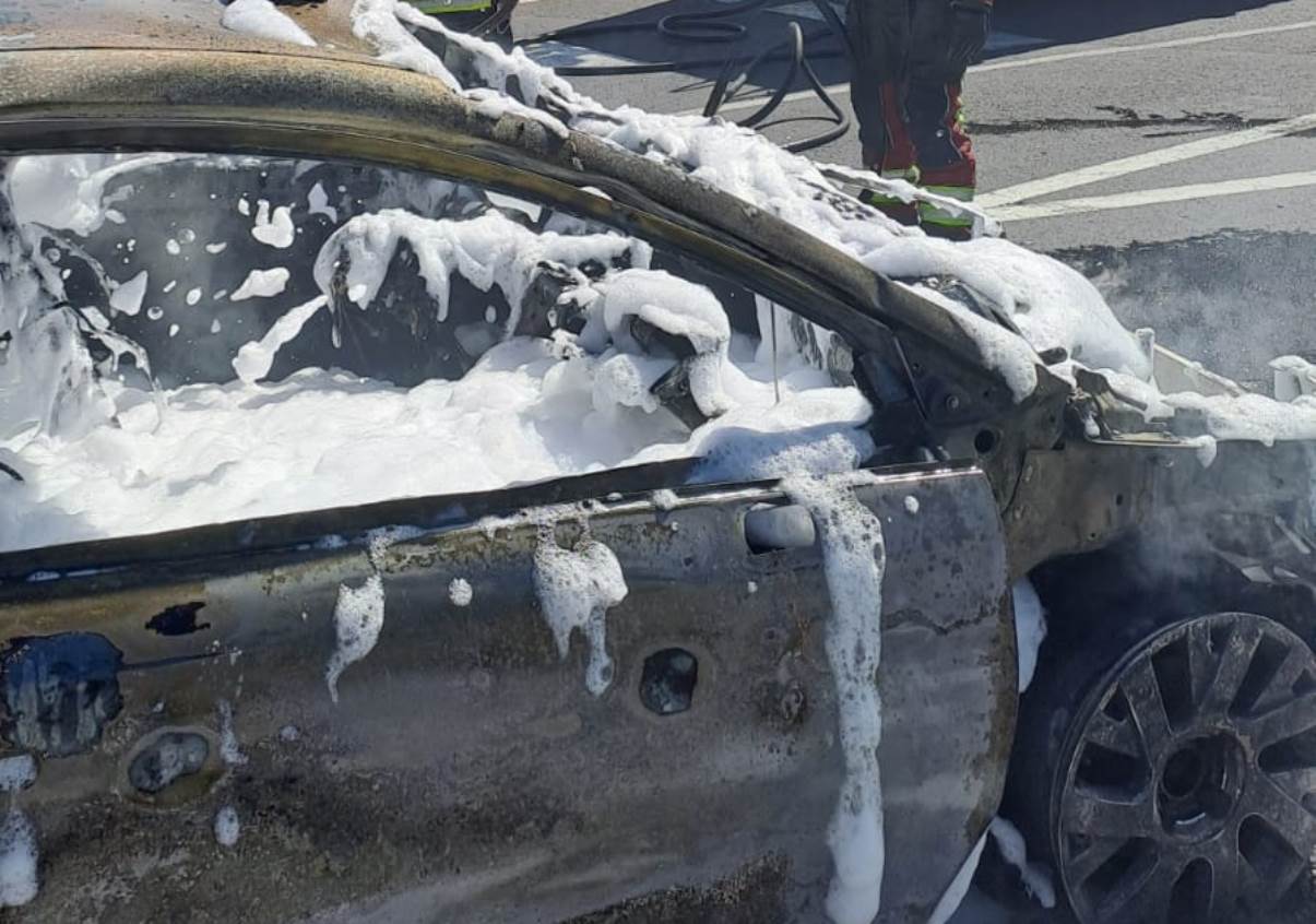 Incendio de un coche en Puerto del Carmen