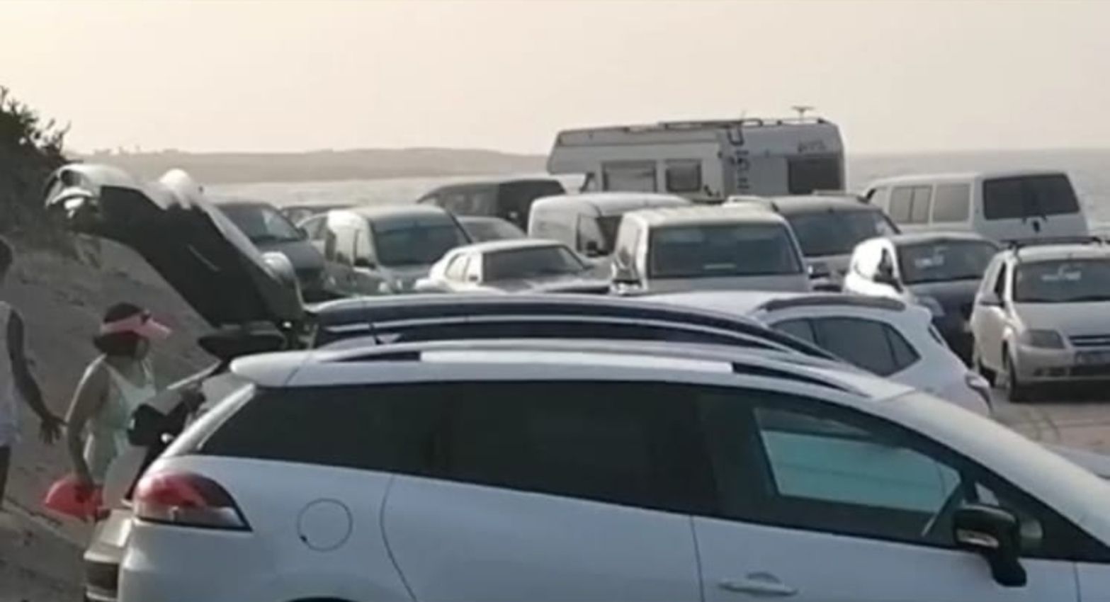 Acumulación de vehículos en Famara