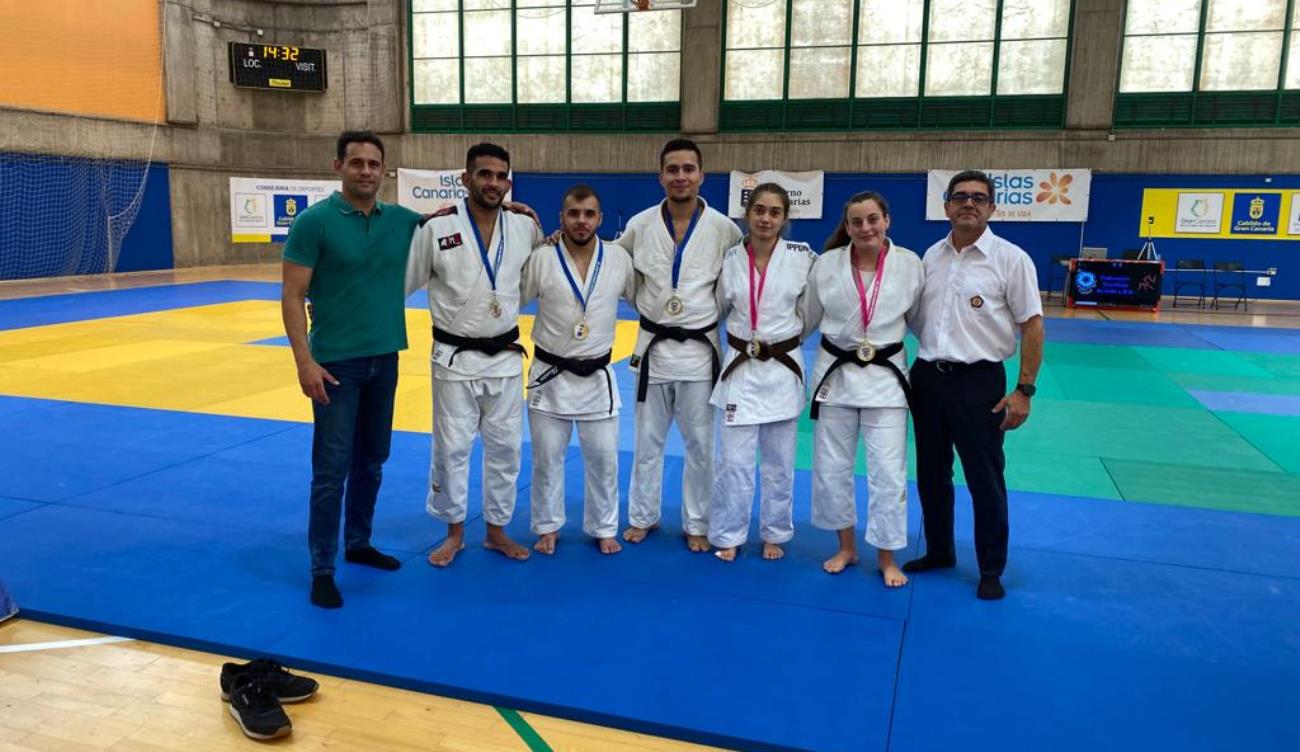 Los judokas del Club de Judo Costa Teguise en Gran Canaria durante el Campeonato de Canarias