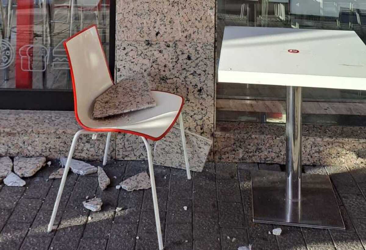 Cascote desprendido de la fachada