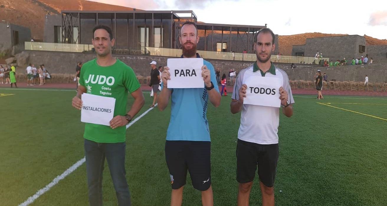 Imagen de los clubes denunciantes de Costa Teguise durante la inauguración del centro deportivo