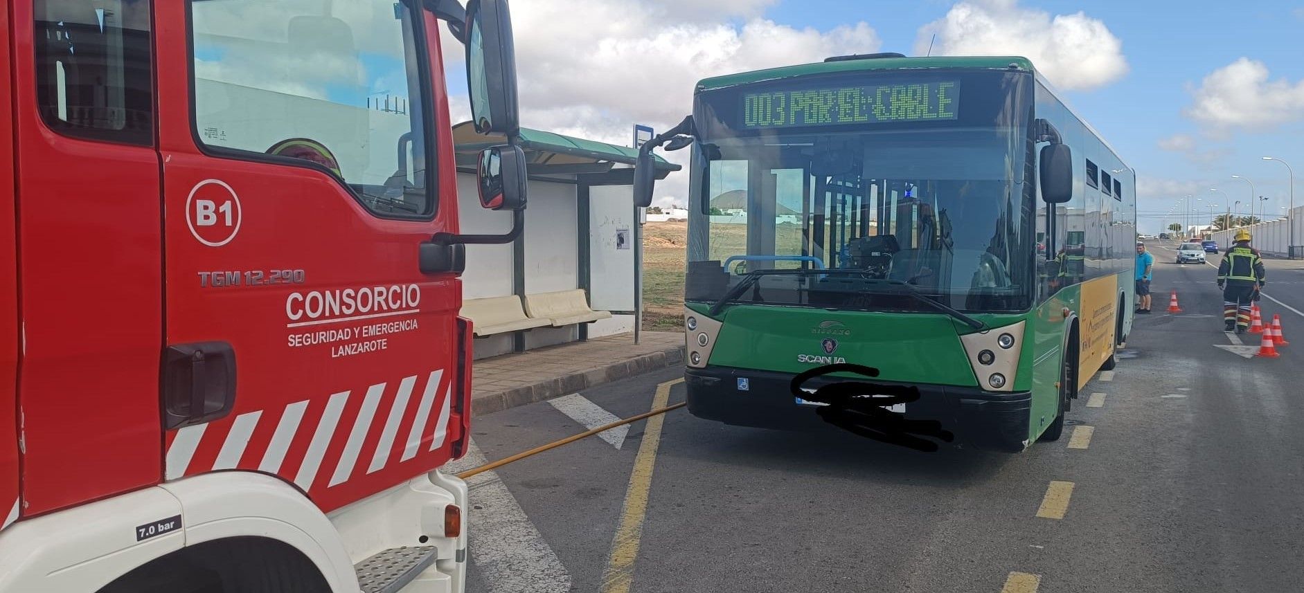 Incendio en una guagua municipal de Arrecife