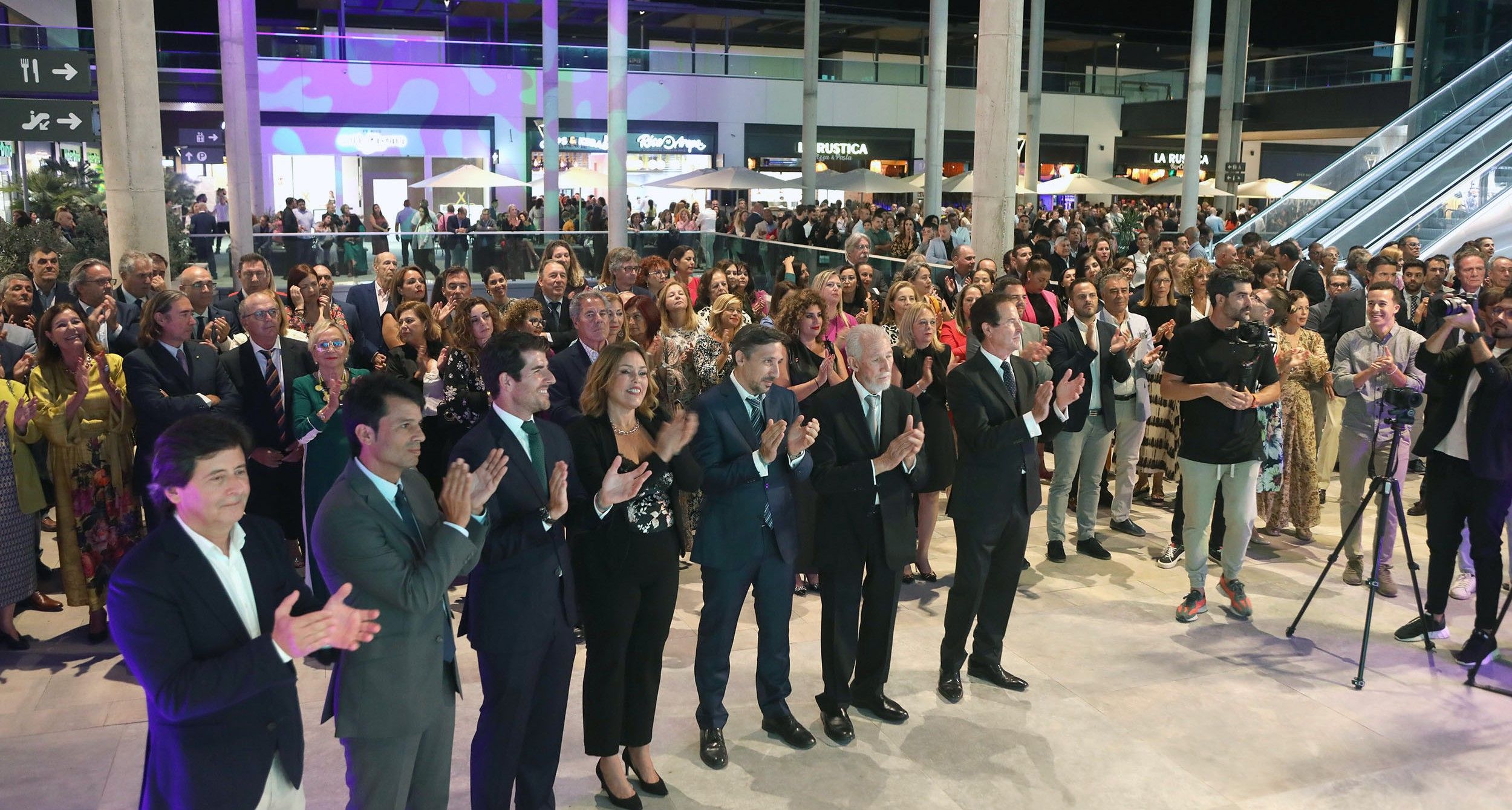 Inauguración del centro comercial Open Mall