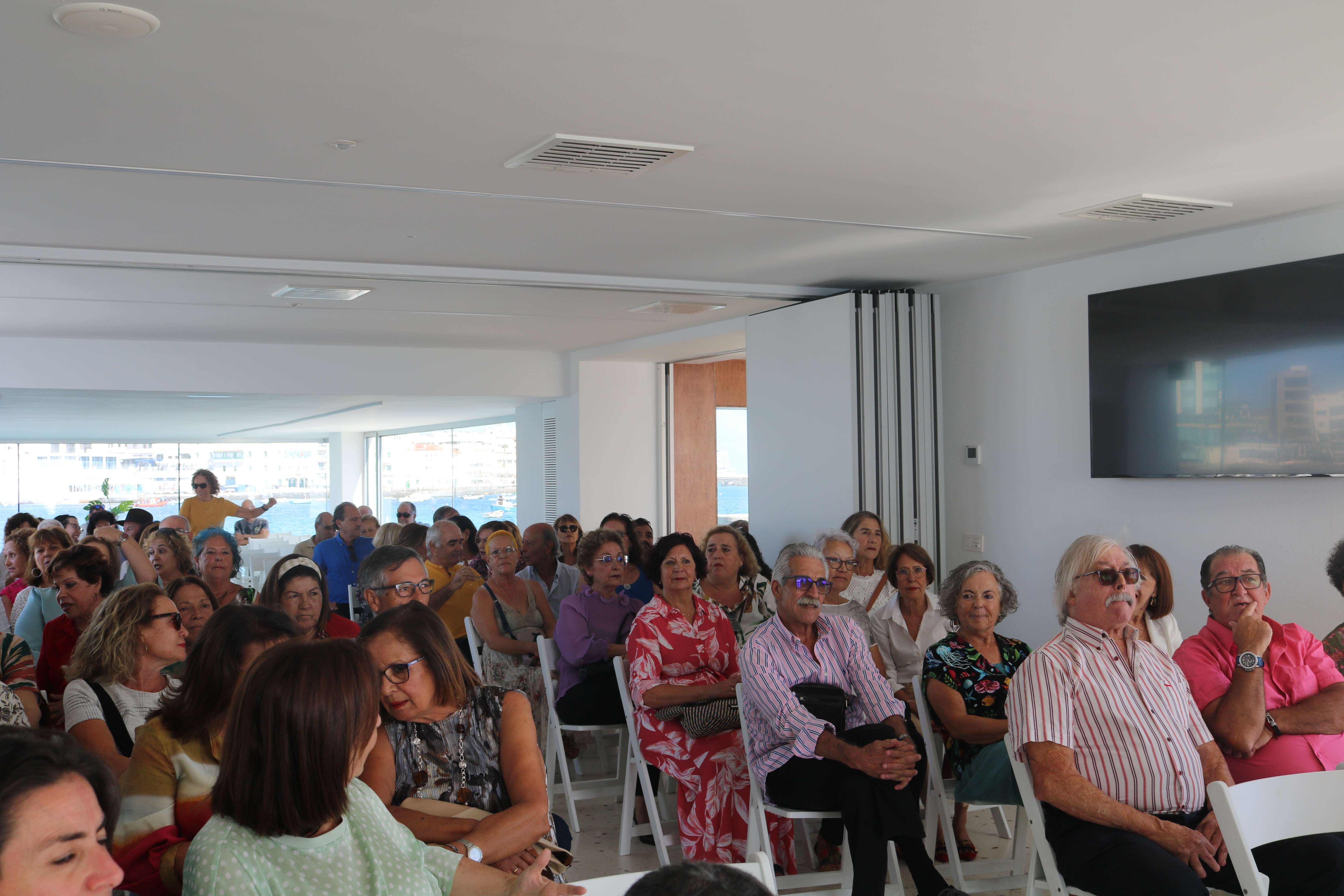 Asistentes al acto de homenaje y reconocimiento a los profesionales de los centros sanitarios