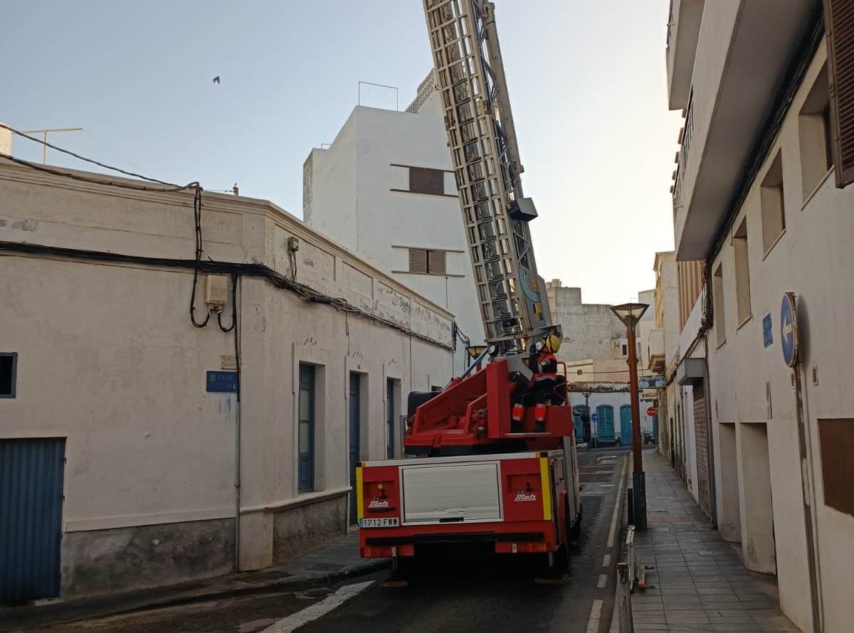 Rescate de una mujer herida en el interior de su vivienda en Arrecife