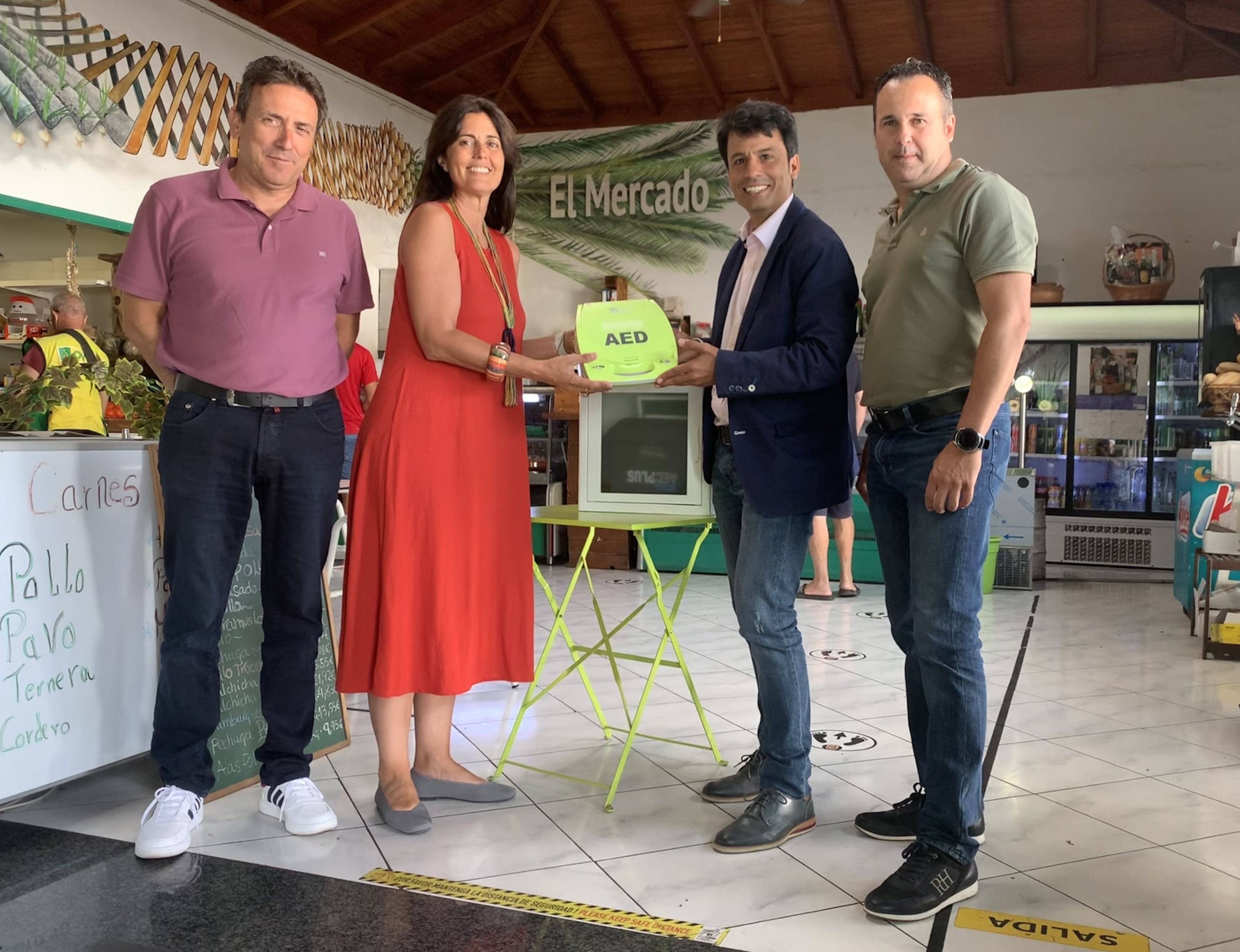 El Consorcio de Seguridad de Lanzarote entrega al Ayuntamiento de Haría un nuevo desfibrilador semiautomático externo