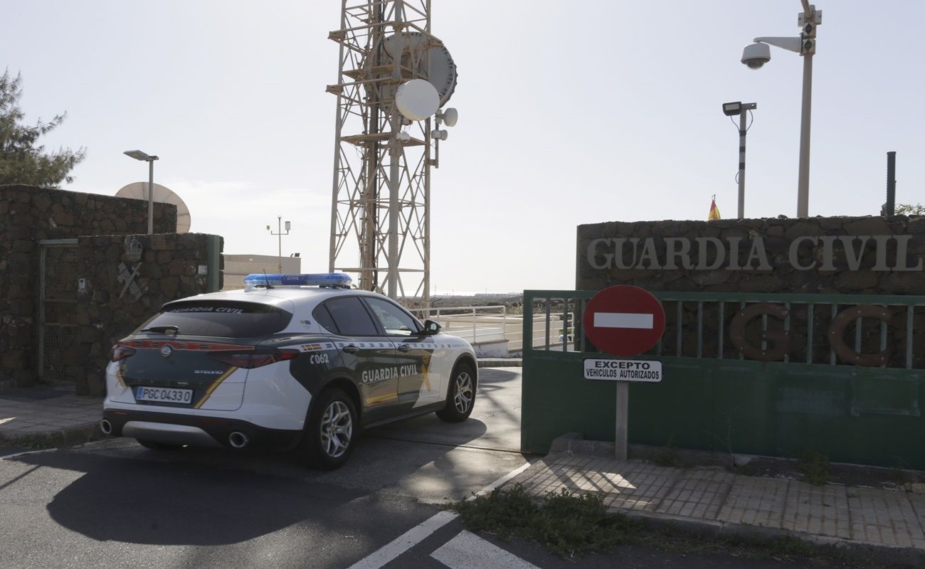 Entrada del vehículo del cuartel de la Guardia Civil