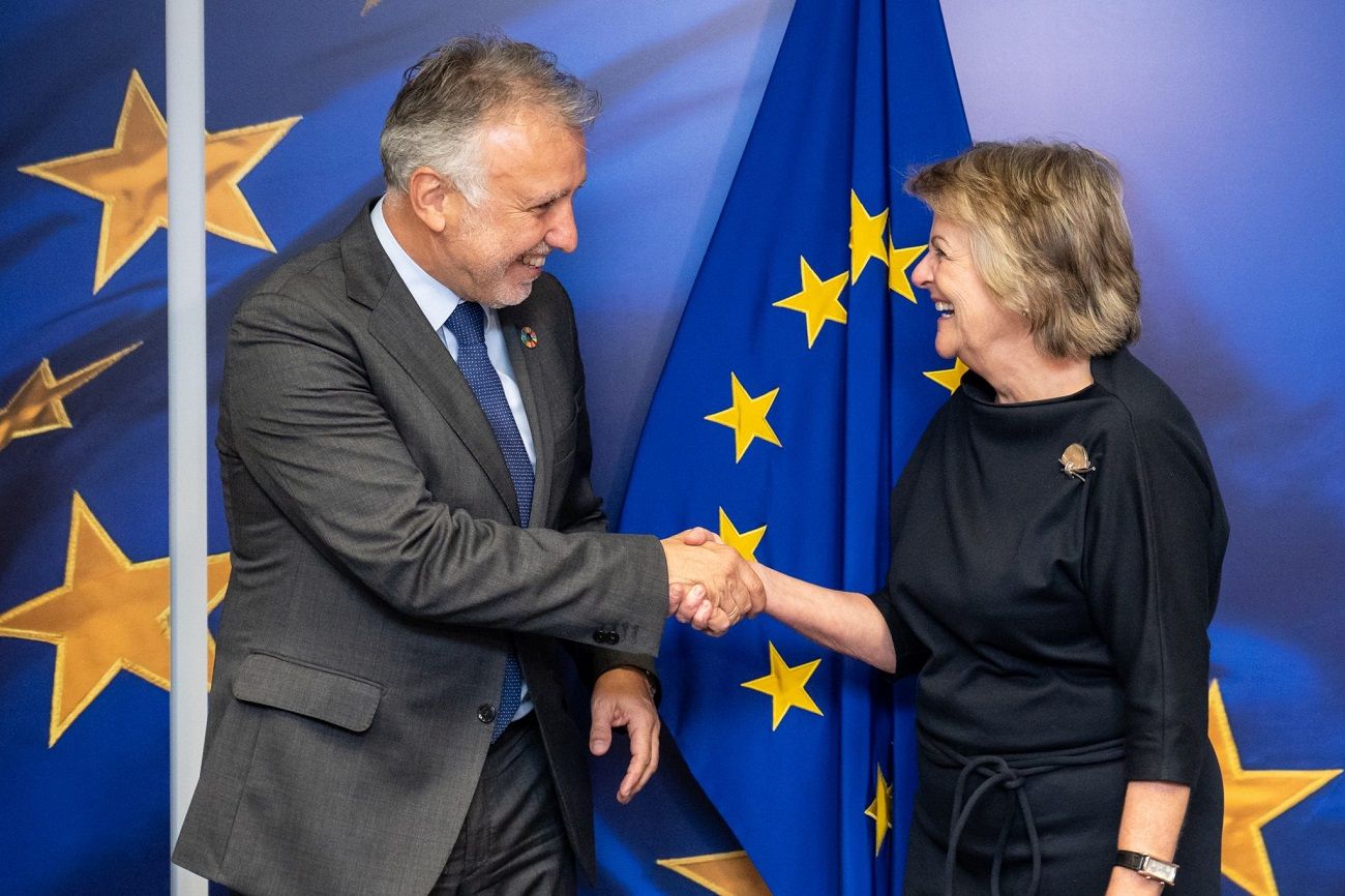 El Presidente de Canarias durante su encuentro con la Comisaria El Presidente de Canarias durante su encuentro con la Comisaria