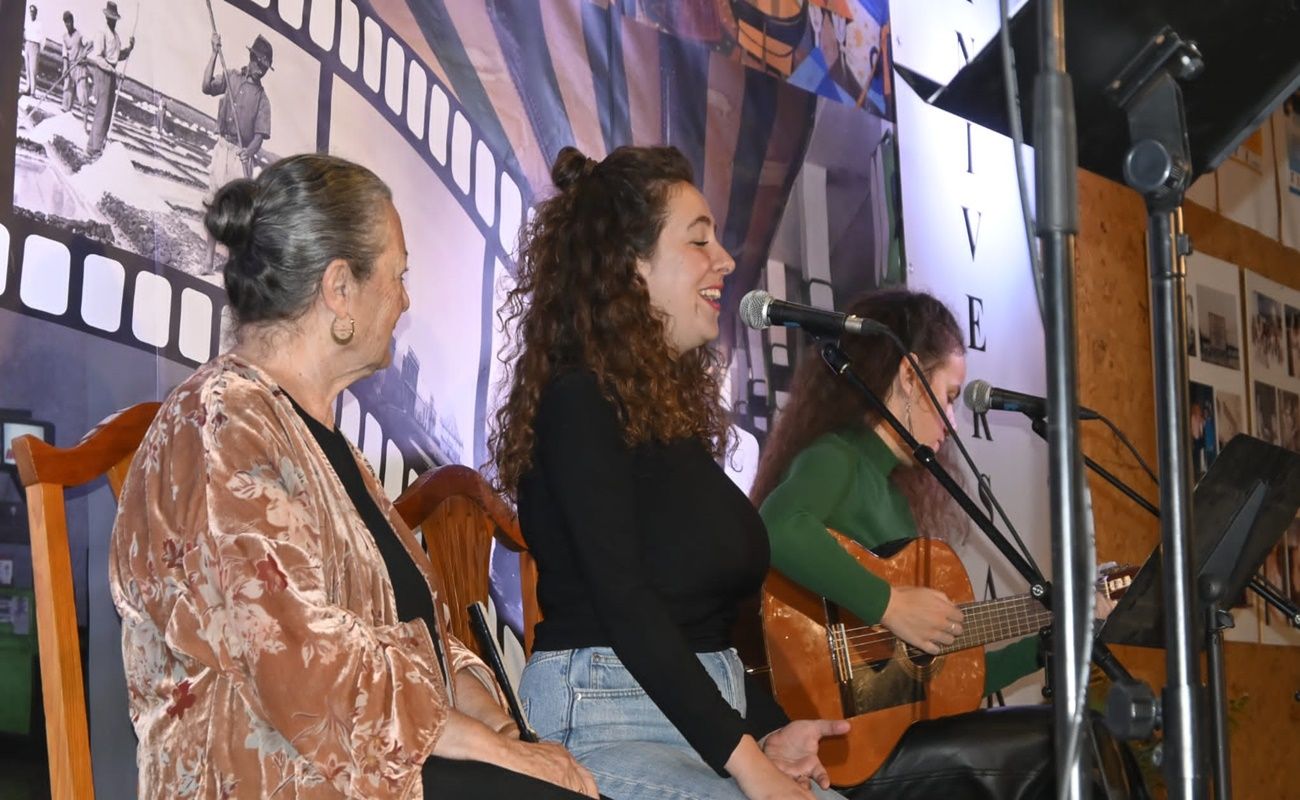 Actuación de Elsa López, Ayla y Julia Rodríguez Actuación de Elsa López, Ayla y Julia Rodríguez