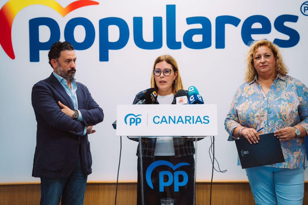 Rueda de prensa de Guillermo Mariscal, Ástrid Pérez y Auxi Pérez 
