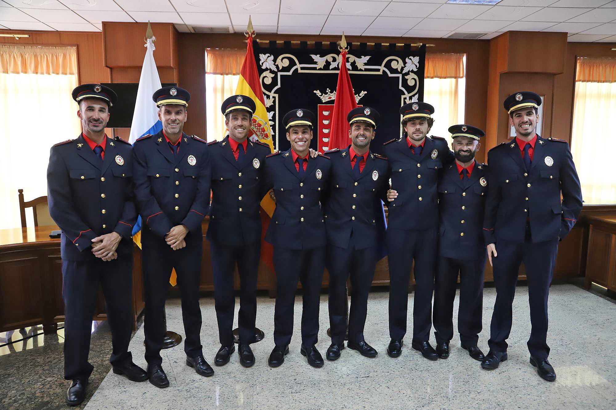 Toma de posesión de ocho nuevos bomberos para reforzar la plantilla del Cuerpo de Bomberos