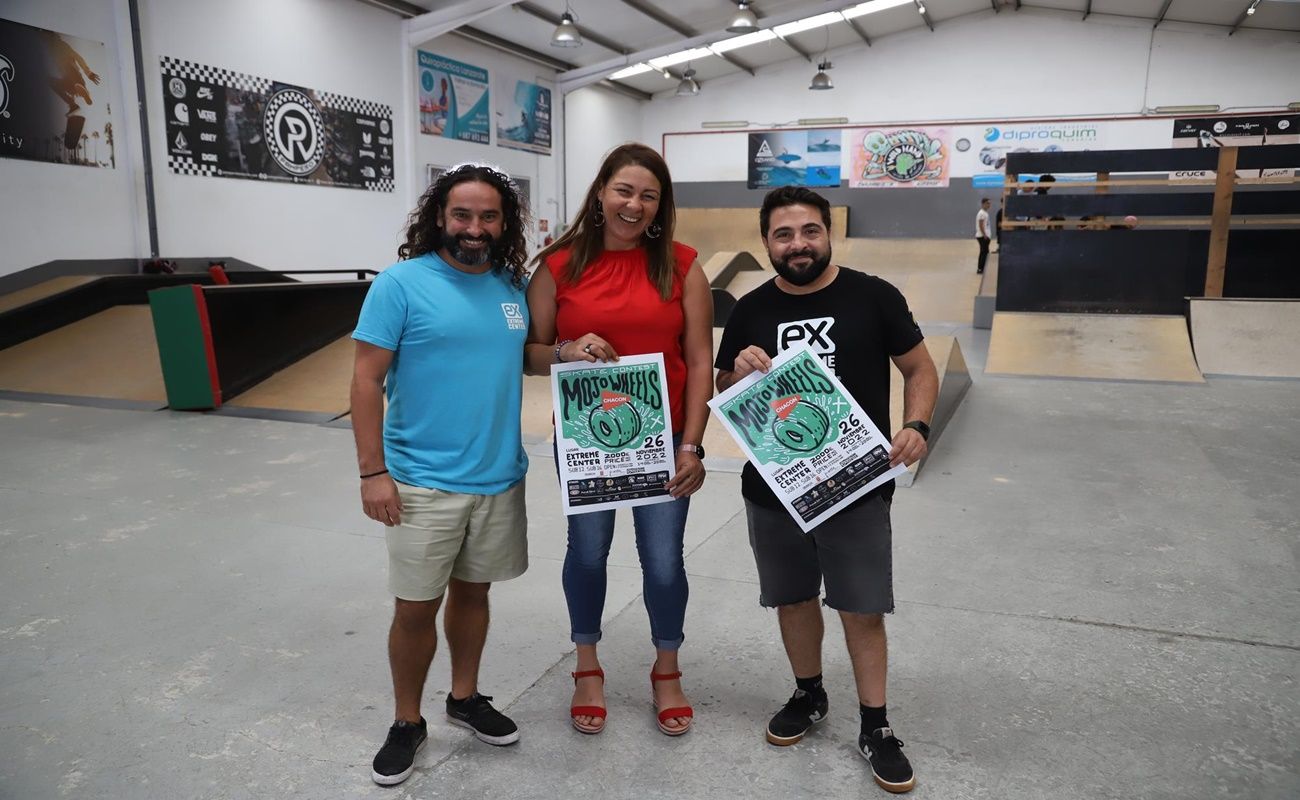 Myriam Barros, junto a representantes de Extreme Center, en la presentación del evento de skate