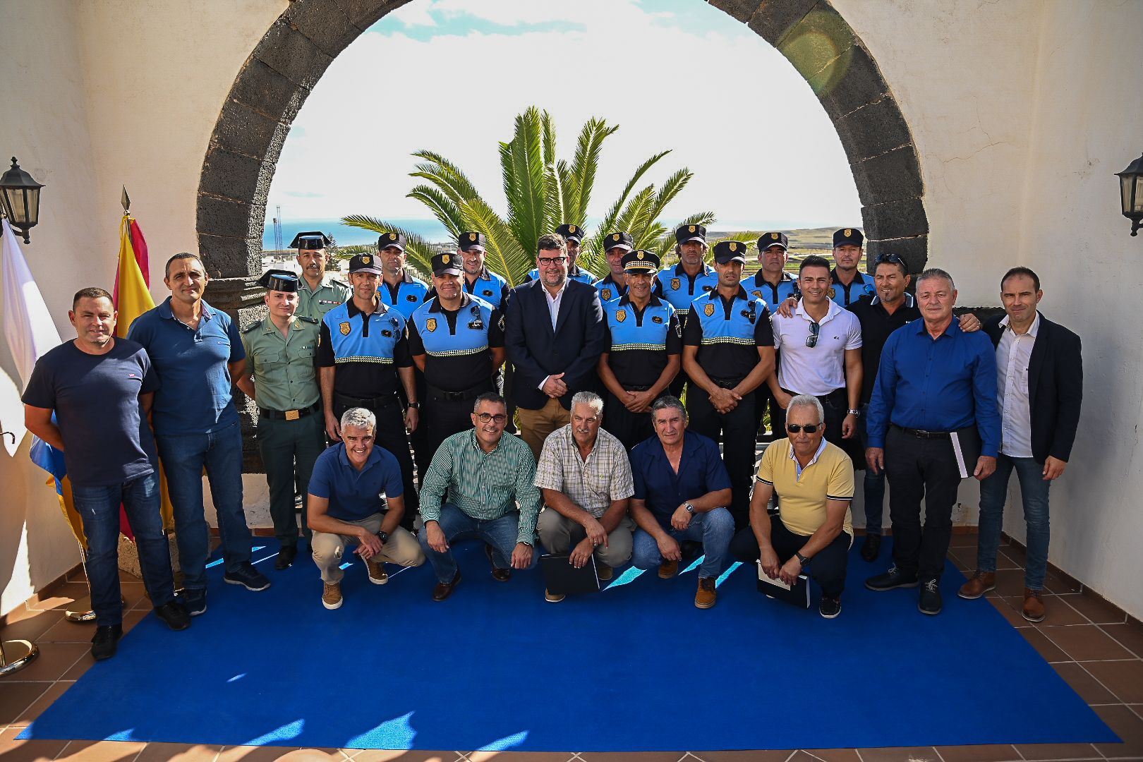 Acto de reconocimiento por los 20 años de servicio a agentes de la Policía Local de San Bartolomé